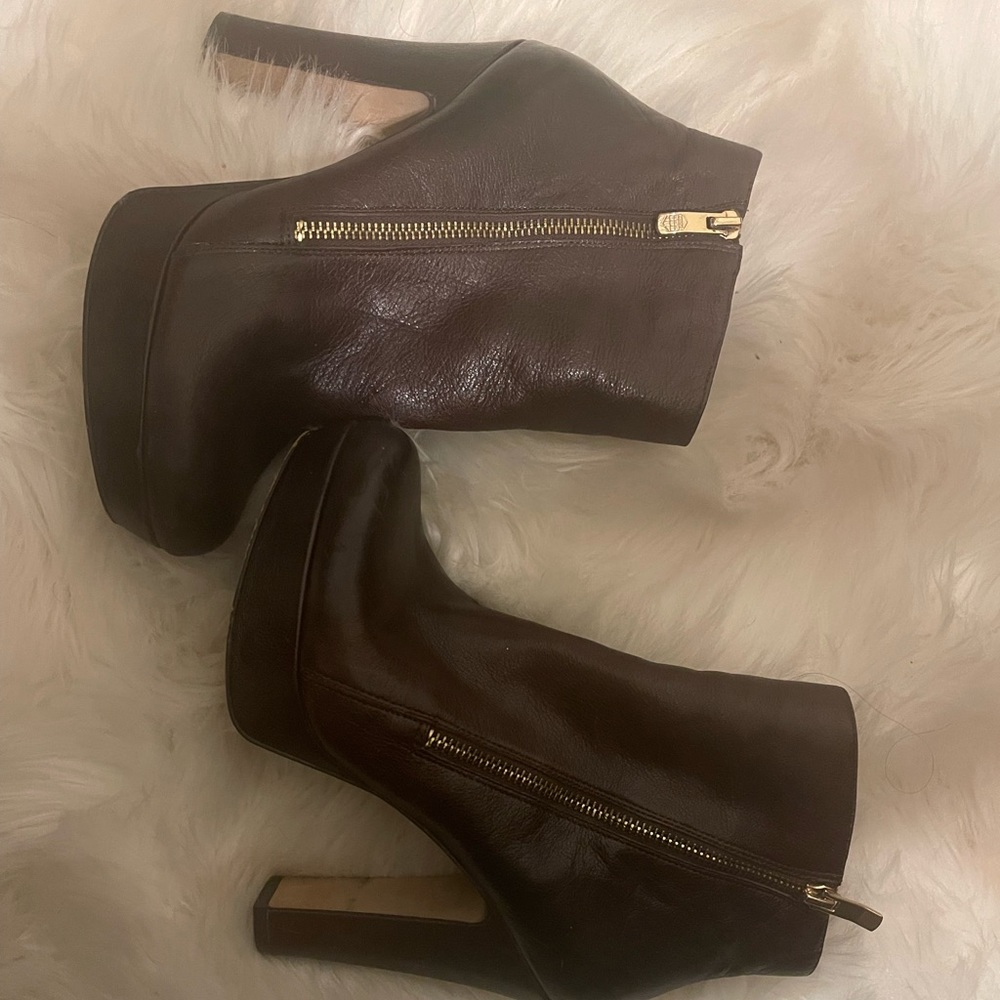 Vince Camuto Jerra Booties Size 8